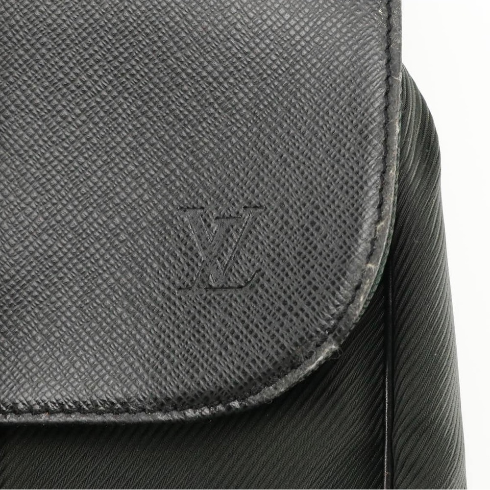 Louis Vuitton Taiga Gibeciere Garment Bag 💼 - Picture 7 of 12
